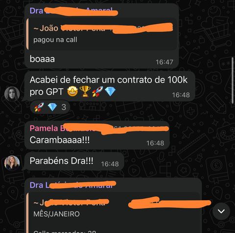 Print de conversa no WhatsApp comemorando fechamento de contrato de R$100 mil